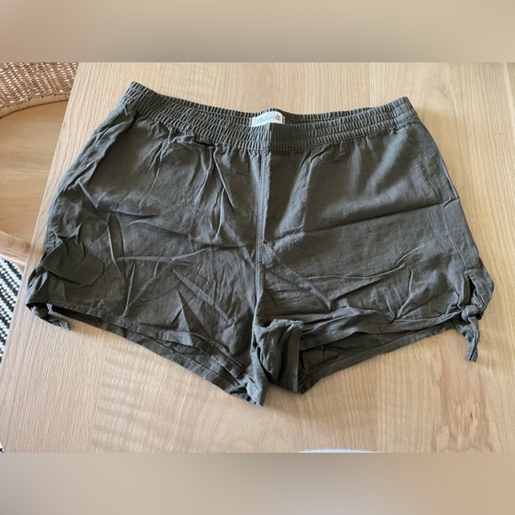 Madewell | Olive Pull-On Shorts, Stretch Waist with ties—Comfy & Casual•••Size L - Picture 3 of 8